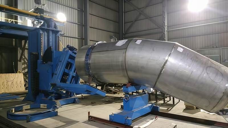 边梁式焊接专机＋升降式变位机使用现场